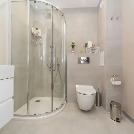 Center Kapana With Garage