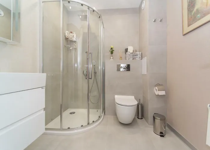 Center Kapana With Garage