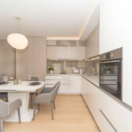 Center Kapana With Garage Apartment